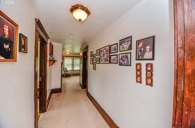 Fabulous intact charm! Wood floors under carpet. Leaded glass - photo 17