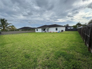 Stunning Single-Family Gem on an Oversized Lot in the Highly - photo 3
