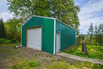 Fabulous intact charm! Wood floors under carpet. Leaded glass - photo 34