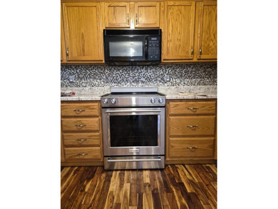 MOVE IN READY!!! Almost 1800 sq.feet of Living Space at an