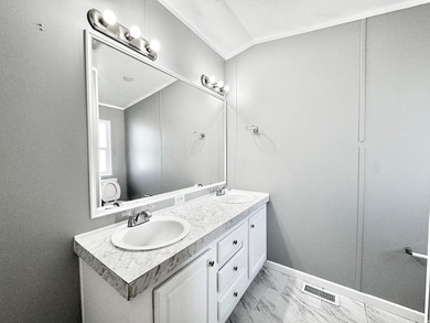 Move-in ready mobile home featuring 3 bedrooms and 2 bathrooms - photo 10