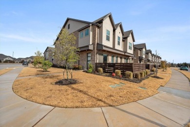 Lake Townhome/Townhouse For Sale in Grand Prairie, Texas