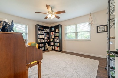 Fantastic location in town. Spacious 3-2-2 recently remodeled - photo 22