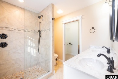 Custom-built in 2013, this 4bed/3.5bath home has TWO Ensuites - photo 22