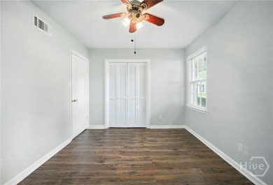 Three bedroom, brick ranch, centrally located on fully fenced - photo 2