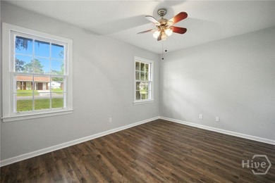 Three bedroom, brick ranch, centrally located on fully fenced - photo 3