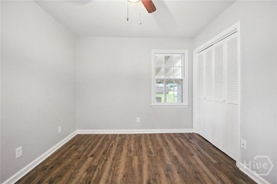 Three bedroom, brick ranch, centrally located on fully fenced - photo 5