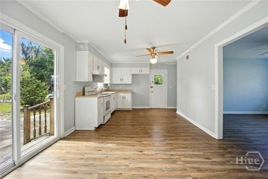 Three bedroom, brick ranch, centrally located on fully fenced - photo 8