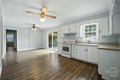 Three bedroom, brick ranch, centrally located on fully fenced - photo 9