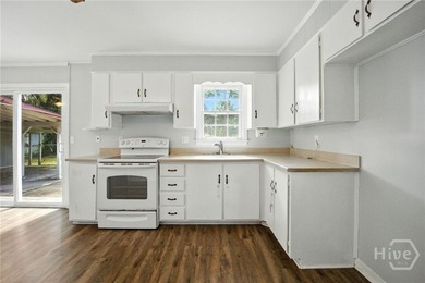 Three bedroom, brick ranch, centrally located on fully fenced - photo 10