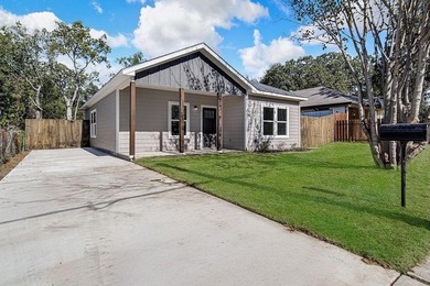 Lake Home For Sale in Fort Worth, Texas