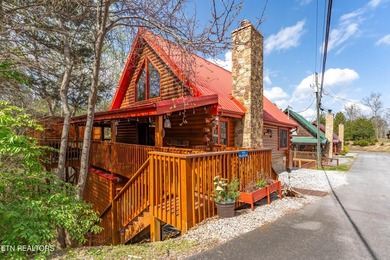 This charming 3-bedroom, 3-bathroom log cabin offers 1,310 sq ft - photo 1
