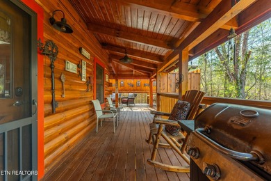 This charming 3-bedroom, 3-bathroom log cabin offers 1,310 sq ft - photo 5