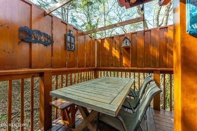 This charming 3-bedroom, 3-bathroom log cabin offers 1,310 sq ft - photo 6