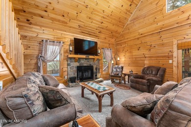 This charming 3-bedroom, 3-bathroom log cabin offers 1,310 sq ft - photo 8