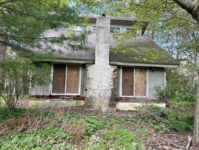 Lake Carobeth Home Sale Pending in Tobyhanna Pennsylvania