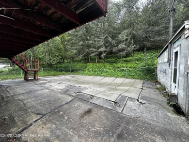 Set in a rural setting on the end of a low traffic road, this