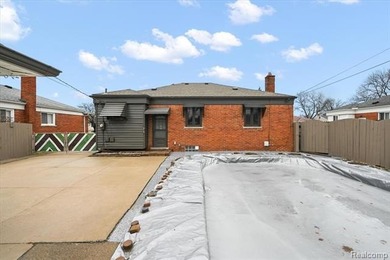 Welcome home to this beautifully updated three-bedroom, two - photo 6