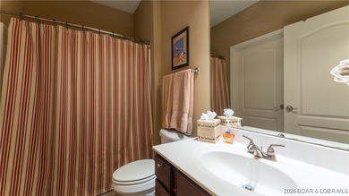 Welcome to this stunning 3-bedroom, 3-bathroom Lands' End condo