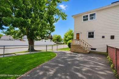 WELCOME TO THIS WELL MAINTAINED SEMI ATTACHED CORNER HOUSE. 3 - photo 21