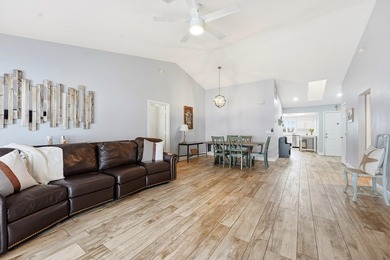 Welcome to this charming single-story residence in North Palm - photo 1