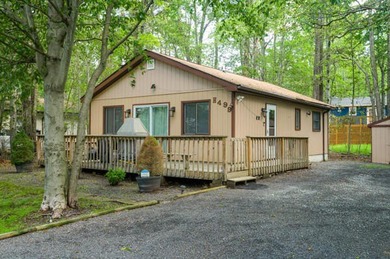 Lake Carobeth Home For Sale in Tobyhanna Pennsylvania