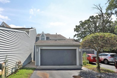 Lake Townhome/Townhouse Sale Pending in Mundelein, Illinois