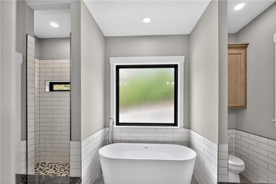 New gorgeous, custom home in Lost Bridge Village! Built in 2026 - photo 19