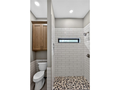 New gorgeous, custom home in Lost Bridge Village! Built in 2026 - photo 21