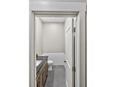 New gorgeous, custom home in Lost Bridge Village! Built in 2026 - photo 38