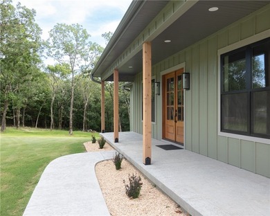 New gorgeous, custom home in Lost Bridge Village! Built in 2026 - photo 47