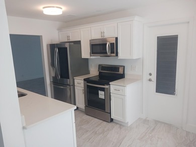 Fall in love with this charming, completely remodeled 2-bedroom - photo 4