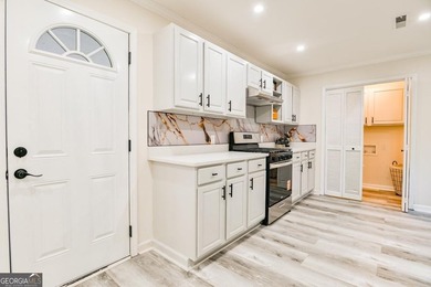 Beautifully renovated 3-bedroom, 2-bath brick ranch on nearly - photo 12