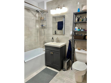 Beautiful 2 Bedroom Condo Just Steps To The Beach. Renovated - photo 13