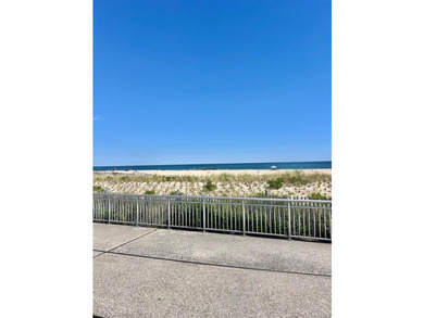 Beautiful 2 Bedroom Condo Just Steps To The Beach. Renovated - photo 16