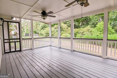 Beautifully renovated 3-bedroom, 2-bath brick ranch on nearly - photo 18
