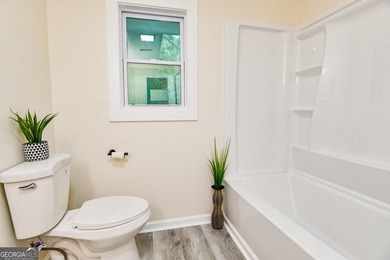Beautifully renovated 3-bedroom, 2-bath brick ranch on nearly - photo 20