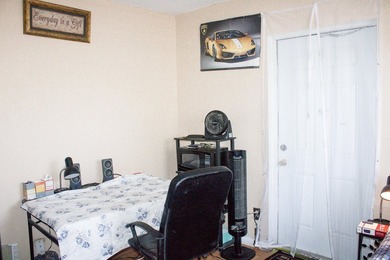 SPECTACULAR SINGLE FAMILY HOME WITH NO HOA located in the heart - photo 25