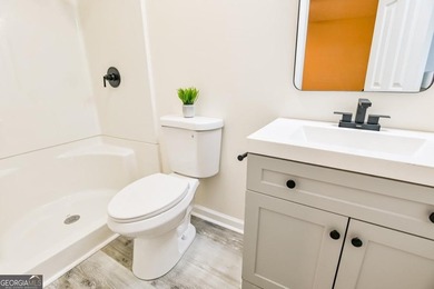 Beautifully renovated 3-bedroom, 2-bath brick ranch on nearly - photo 27