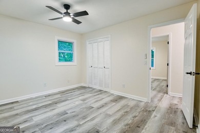 Beautifully renovated 3-bedroom, 2-bath brick ranch on nearly - photo 28