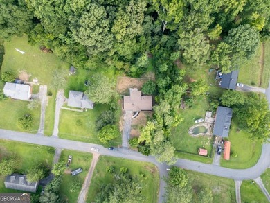 Beautifully renovated 3-bedroom, 2-bath brick ranch on nearly - photo 29
