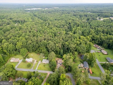 Beautifully renovated 3-bedroom, 2-bath brick ranch on nearly - photo 30