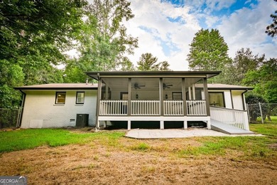 Beautifully renovated 3-bedroom, 2-bath brick ranch on nearly - photo 32