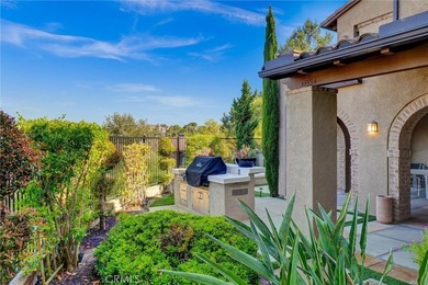 Experience the rare opportunity to own a beautifully appointed - photo 4