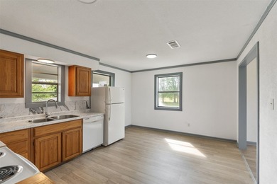 Recent completely remodeled Duplex on over 3 acres of land in - photo 31