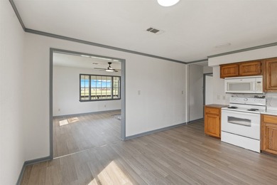 Recent completely remodeled Duplex on over 3 acres of land in - photo 32