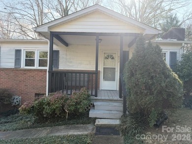 Lake Hickory Home For Sale in Hickory North Carolina