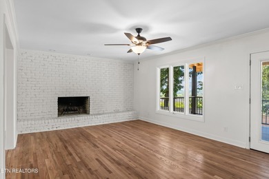 Welcome to this beautifully renovated 5-bedroom, 3.5-bath home - photo 12