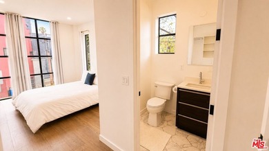 Ultimate Venice Living: A Modern Farmhouse Compound Near Abbot - photo 13