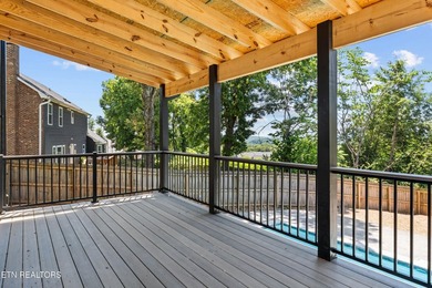 Welcome to this beautifully renovated 5-bedroom, 3.5-bath home - photo 15